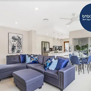 Park Avenue Luxe Townhouse Brand New Sleeps 9 Villa