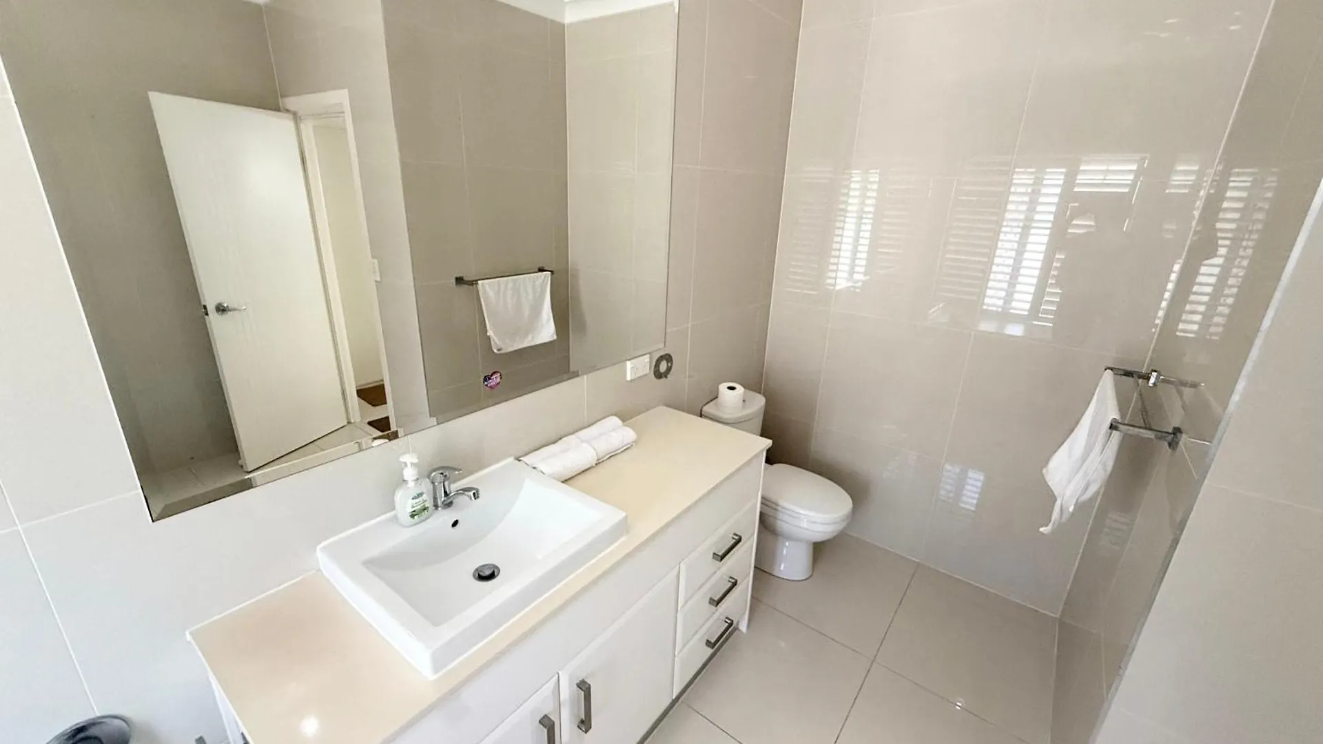 2 Spacious Rooms With Shared Bathroom In Modern Sunnybank Home Brisbane 0*,  Australia