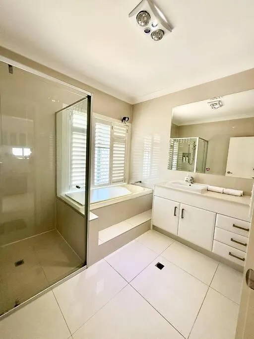 Homestay 2 Spacious Rooms With Shared Bathroom In Modern Sunnybank Home Brisbane